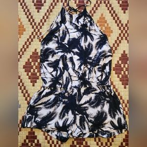 Mikoh Romper. Sz 3 lg/Xl. White & Navy.